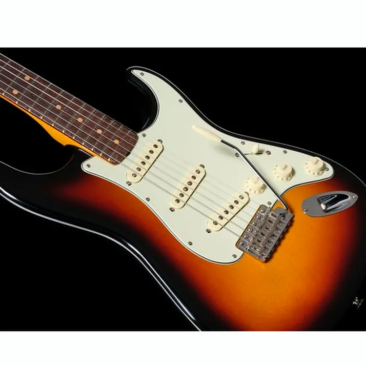 Fender AV II 61 STRAT RW WT3TB